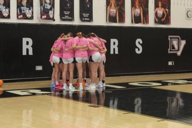 Girls’ basketball players huddle. Photos: Del.Aware