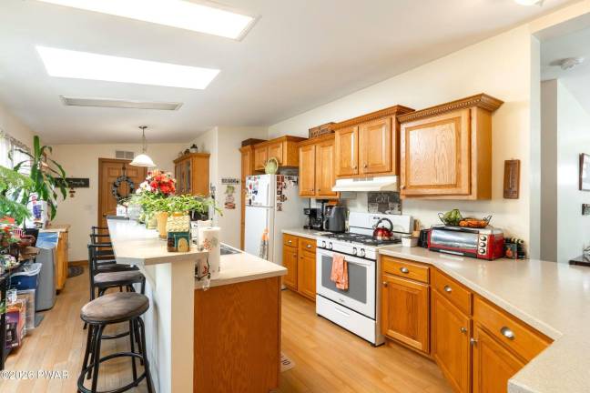 Ranch offers one-level living with extra space and lake access