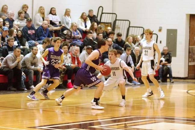 The Wallenpaupack Buckhorns and the Delaware Valley Warriors maneuver on the court (Photo by George Leroy Hunter)