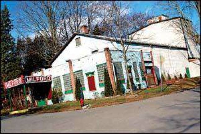 Group would save & restore Milford Theater