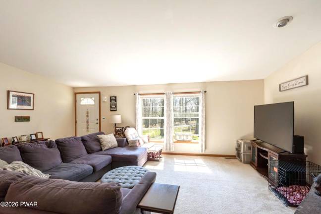 Ranch offers one-level living with extra space and lake access