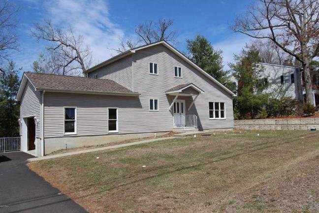 Two-bedroom lakefront home