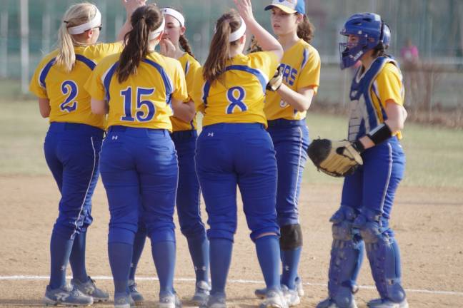 The Valley View Cougars on the pitchers mound.