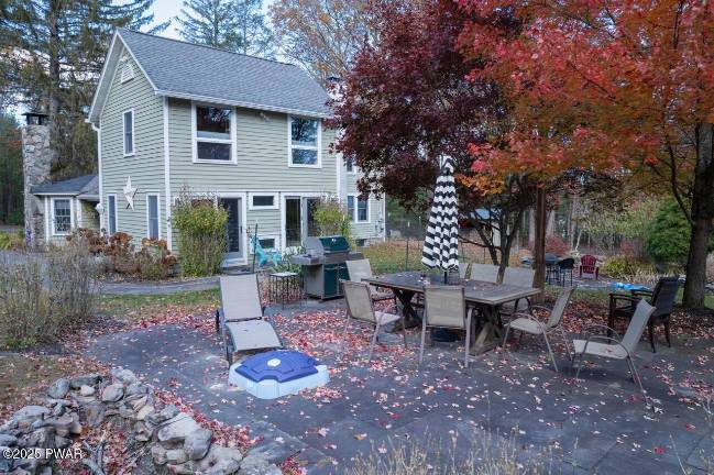 Modern, elegant farmhouse on 4+ acres