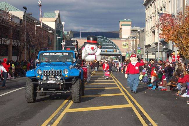 Scranton hosts Santa Parade