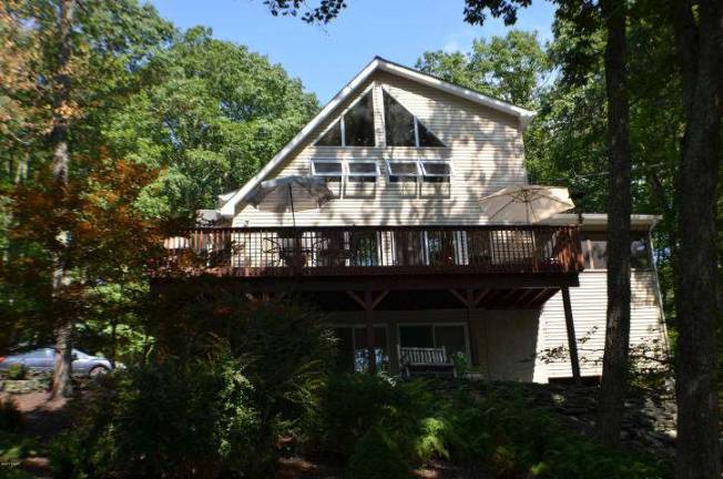 Three-bedroom lake view contemporary