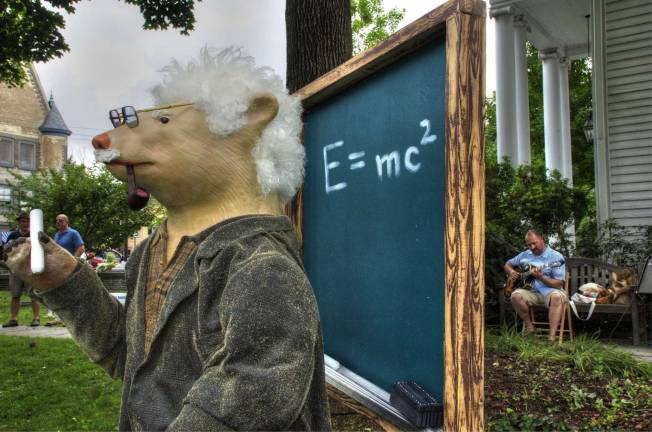 Some bears are just so damn smart. Here's &quot;Albeart Einstein&quot; by Gary S. Dodd for a previous festival (File photo by Marta Serra-Jovenich)
