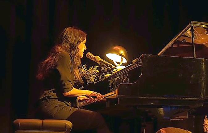 Vanessa Carlton performing at the Milford Theater (Photo credit: Justin Zimmer @zimshousecreative)