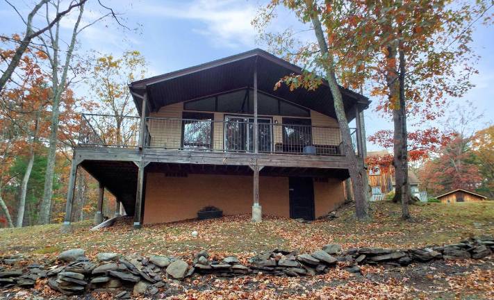 Enjoy nature’s beauty from a lakefront home