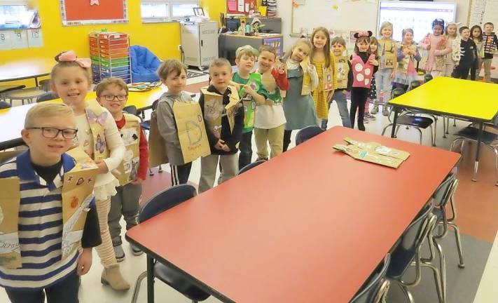 Matamoras. The ABCs of fashion among DVES kindergarten students