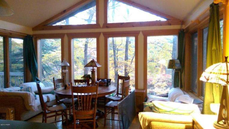 Three-bedroom lakefront home in a peaceful setting