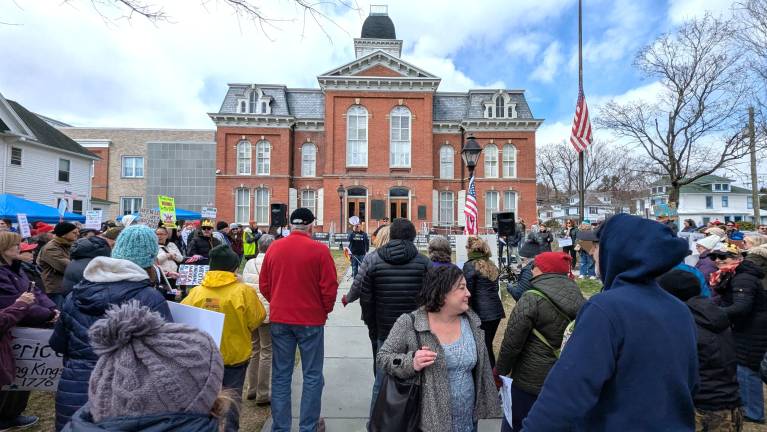 No Kings’ crowd in front of courthouse.