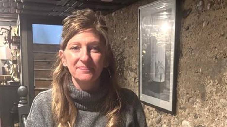 Tara Nast coordinates the fondue evening.