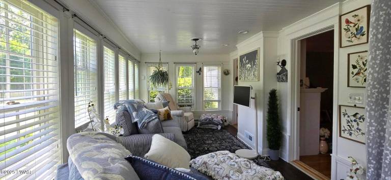 1920 Classic Blends Charm and Modern Living