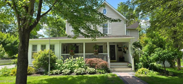 1920 Classic Blends Charm and Modern Living