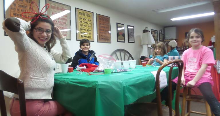 Maria Liporace, Angelo Luporace, Chloe Kelly, and Violet Wetzel crafted special memories (Photo by Frances Ruth Harris)