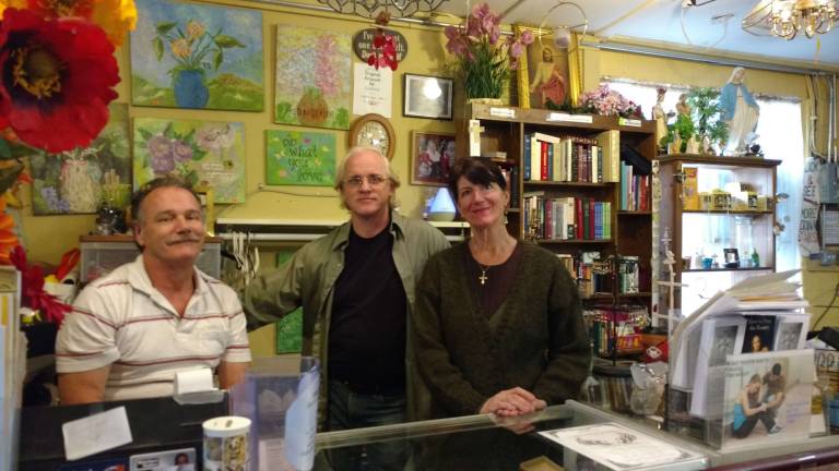 From left: Robert Abbott, assistant manager, with Charles and Lauren Reynolds (Photo by Anya Tikka)