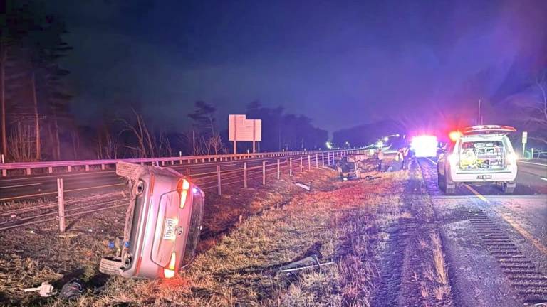 Interstate crash causes multiple rollovers